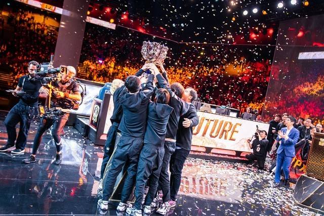 iQOO 15评测：骁龙8 Gen 3处理器+144Hz高刷屏+5000mAh大电池，全面进化的电竞手机